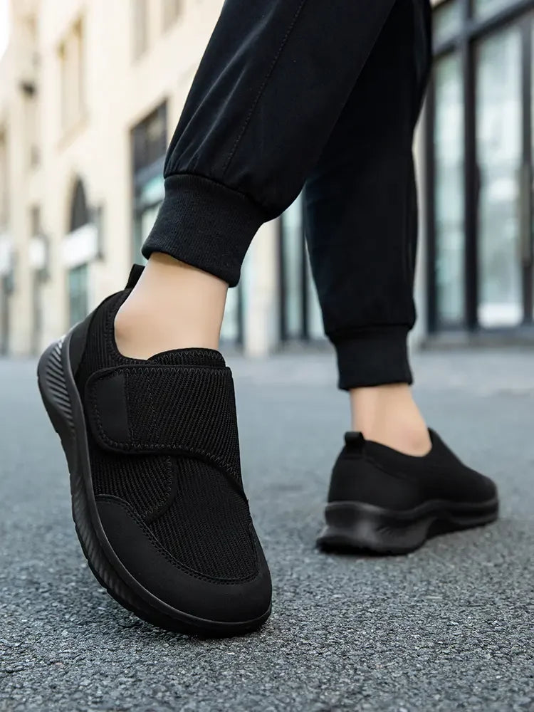 Men's breathable, ultra-lightweight casual shoes by Memories but Unique, featuring a minimalist design and comfortable fit.